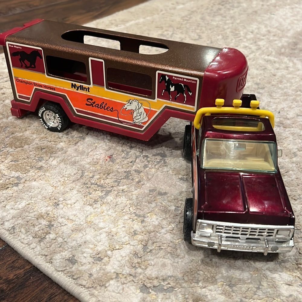 Nylint Stables 1989 PU Truck & Horse Trailer Metal/Plastic Made in Korea EUC